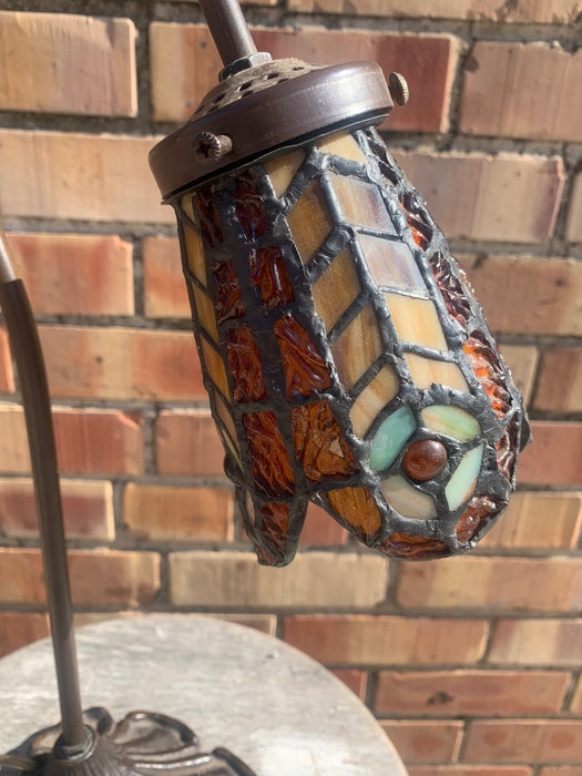 TIFFANY STYLE STAINED GLASS DESK LAMP