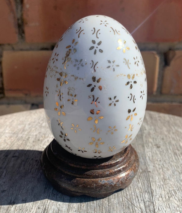 GOLD DECORATED PORCELAIN EGG ON BASE