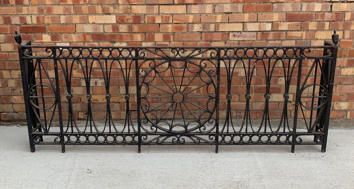 VICTORIAN IRON RAILING WITH ROSETTE AND ELIPSES — Lots of Furniture