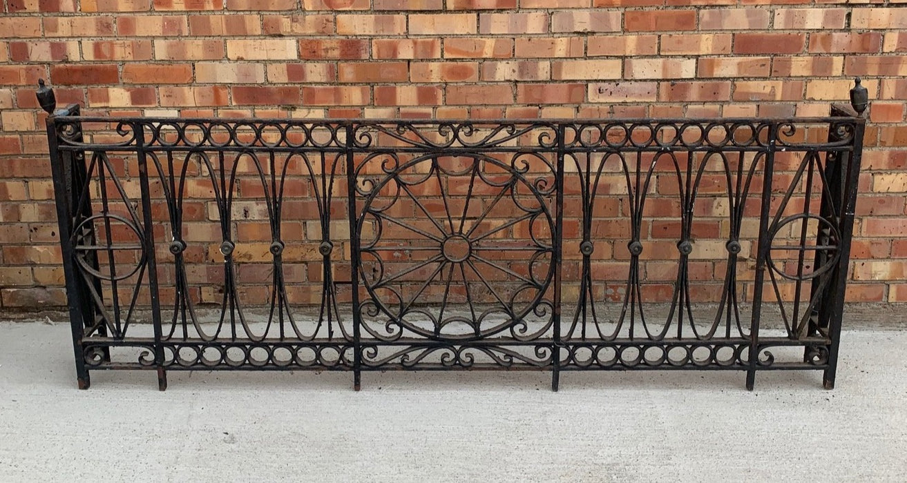 VICTORIAN IRON RAILING WITH ROSETTE AND ELIPSES