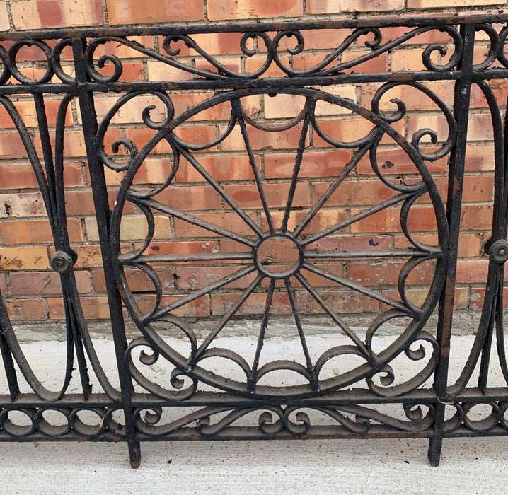 VICTORIAN IRON RAILING WITH ROSETTE AND ELIPSES