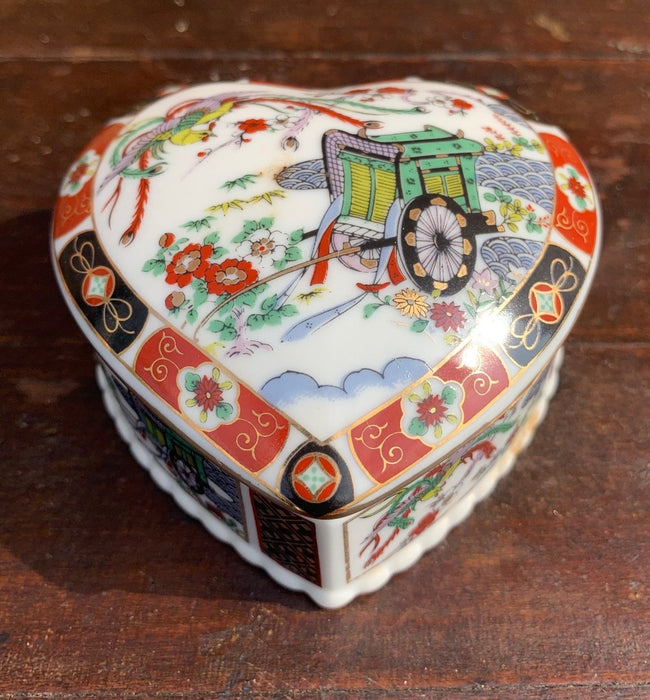 SMALL JAPANESE HEART SHAPED BOX