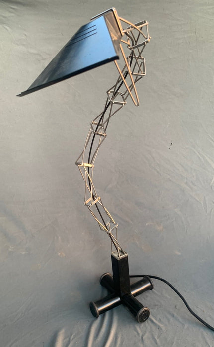 MODERN ADJUSTABLE LAMP