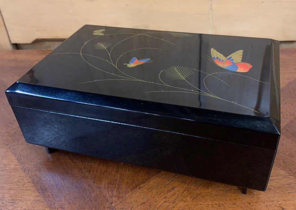LACQUERED MUSICAL JEWELRY BOX WITH BUTTERFLIES
