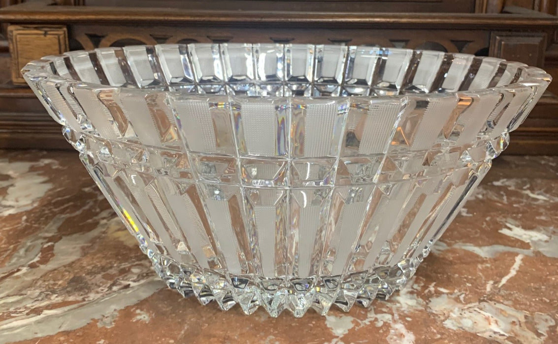 OVAL CRYSTAL CENTER BOWL