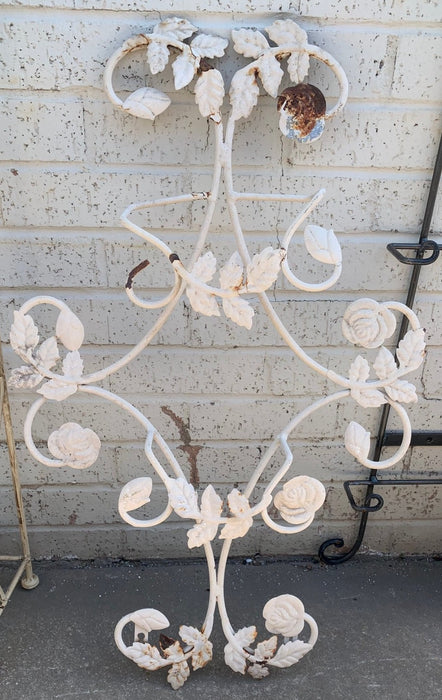 PAINTED WHITE METAL RACK