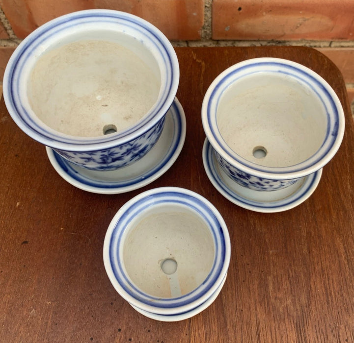 SET OF 3 MINIATURE BLUE AND WHITE JARDINIERES