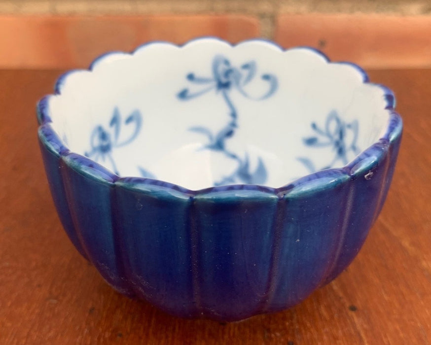COBALT AND WHITE ASIAN BOWL