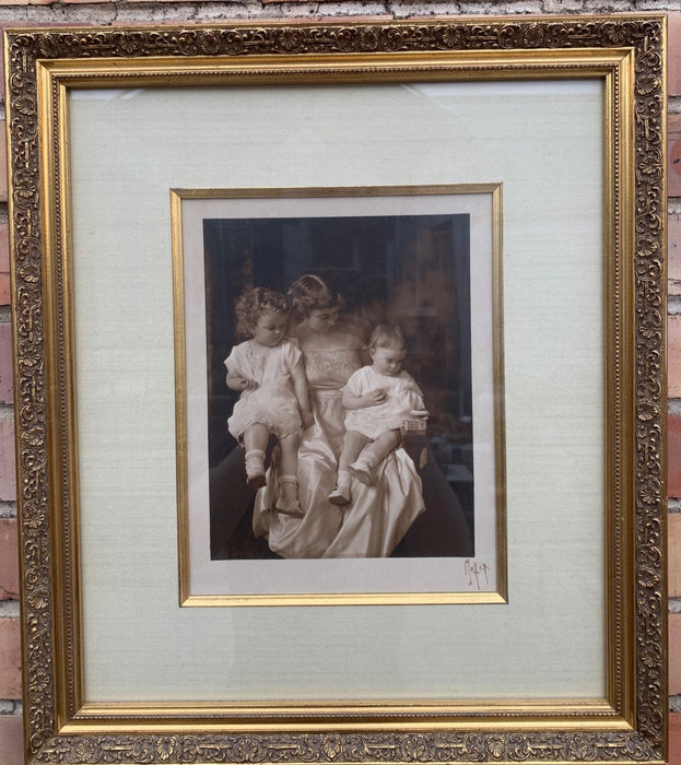 MOTHER AND CHILDREN PHOTO IN GOLD FRAME