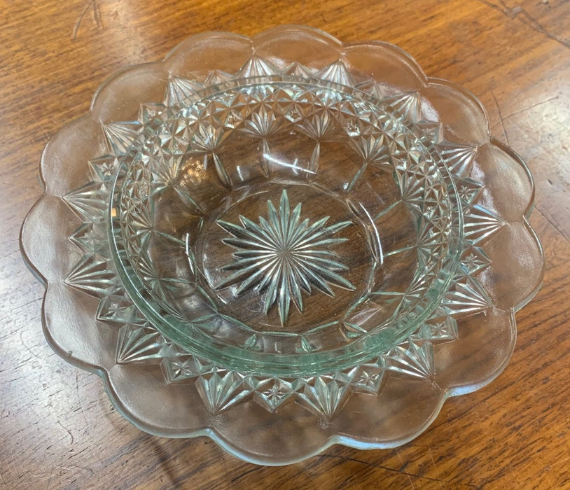 PATTERNED GLASS DISH