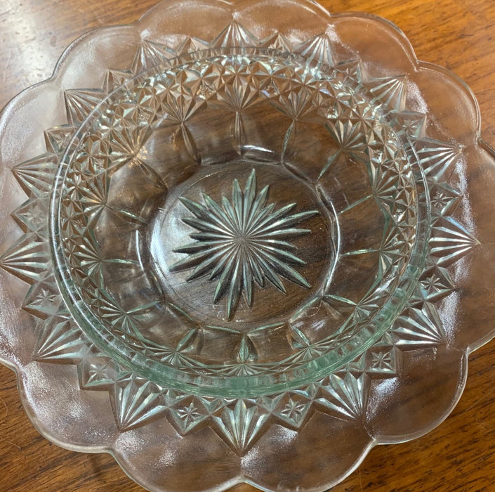 PATTERNED GLASS DISH