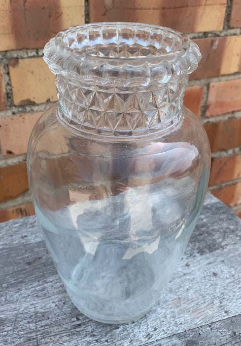 GLASS VASE WITH TEXTURED TOP