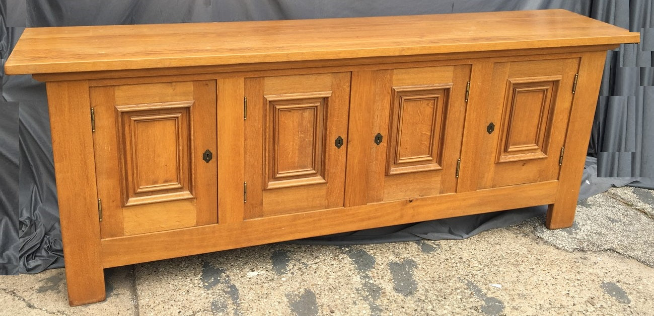 LARGE OAK SIDEBOARD WITH STRAIGHT LINES