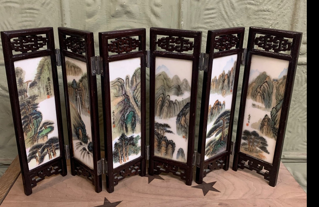 MINIATURE PAINTED ASIAN TABLE SCREEN
