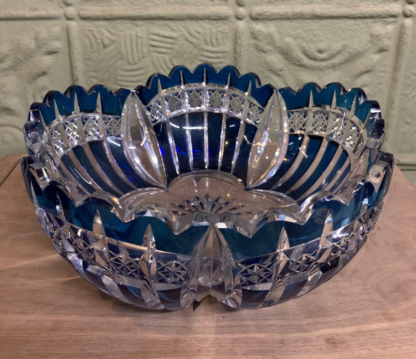 BLUE AND CLEAR CRYSTAL FLOWER SHAPED SERVING BOWL