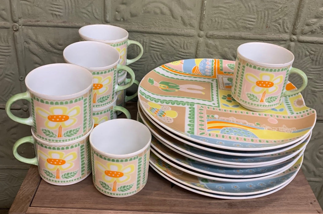 SET OF 8 CUPS AND SNACK PLATE WITH "THE LITTLE FARM" DESIGN