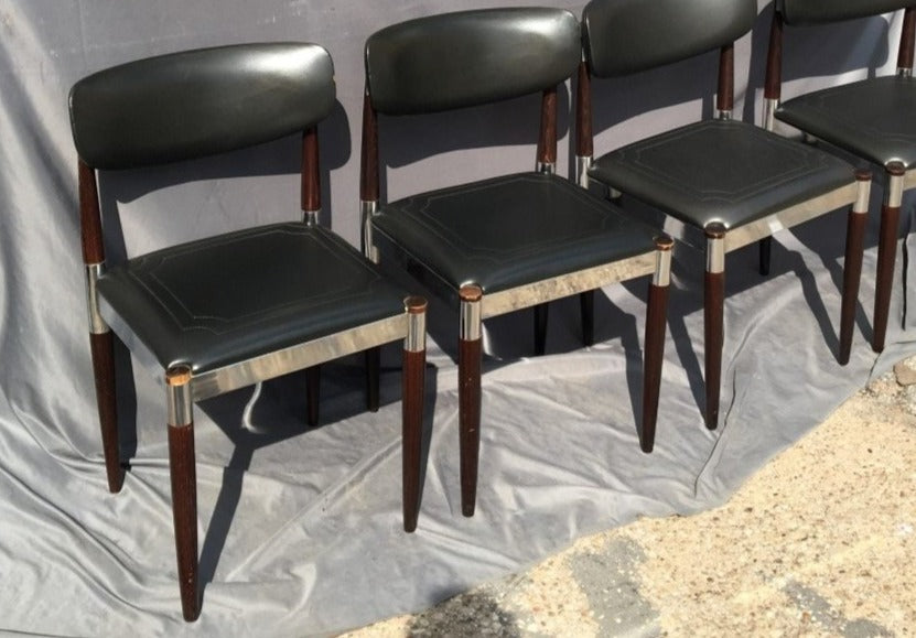 SET OF FOUR MID CENTURY MODERN CHAIRS WITH LEATHER SEATS