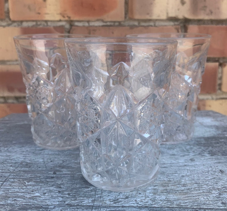 SET OF 3 PATTERNED CLEAR GLASS TUMBLERS