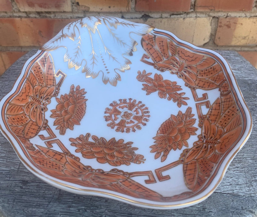 ORANGE AND WHITE SHELL SHAPED DISH WITH GOLD TRIM