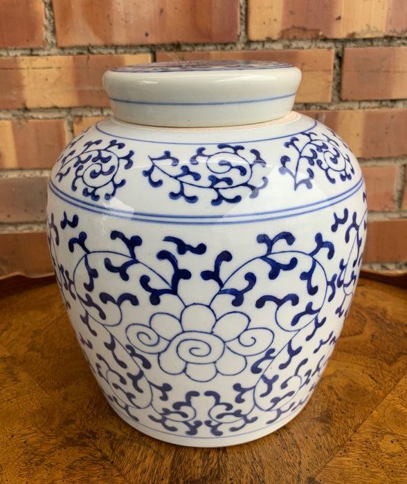LARGE BLUE AND WHITE GINGER JAR-AS IS LID