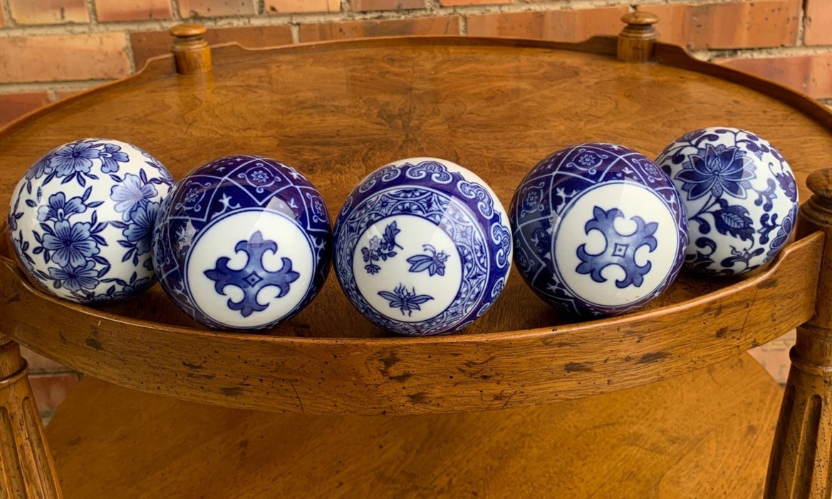 BLUE AND WHITE CERAMIC BALL