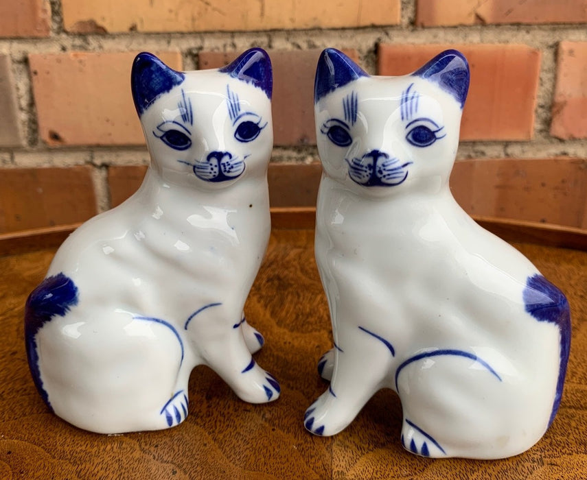 PAIR OF BLUE AND WHITE SIAMESE CATS