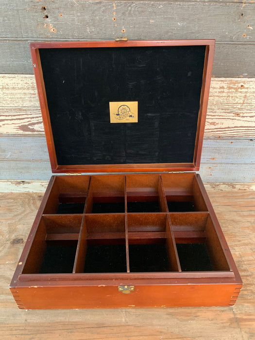 SMALL 8 COMPARTMENT BOX WITH LID