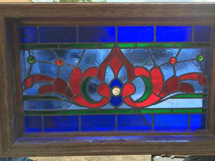 MEDIUM RED AND BLUE STAINED GLASS WINDOW WITH RONDELL
