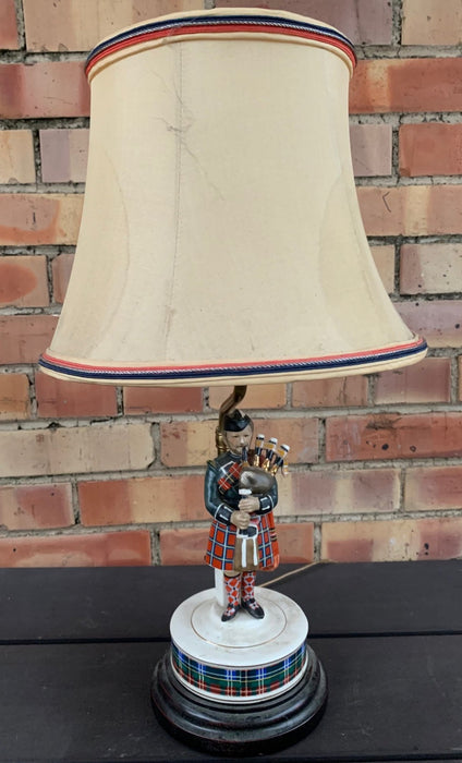 FIGURAL PORCELAIN BAGPIPE PLAYER LAMP