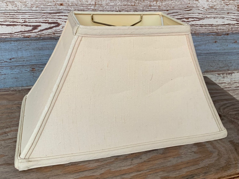 MEDIUM RECTANGULAR FLARED SHADE