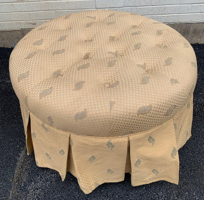 TUFTED ROUND LARGE GOLD OTTOMAN