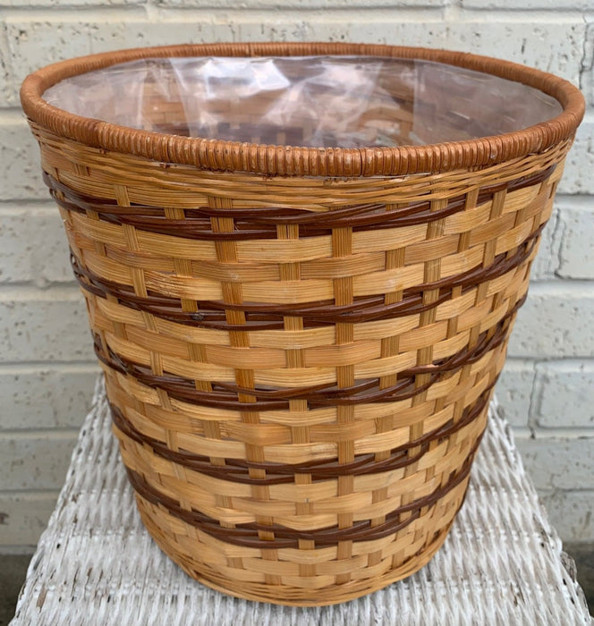 PLANTER OR WASTE BASKET WITH PLASTIC LINER