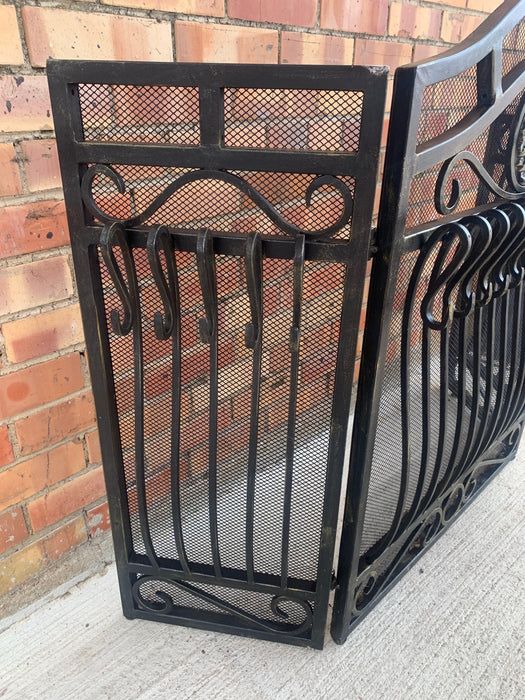 HEAVY IRON HINGED FIRE SCREEN