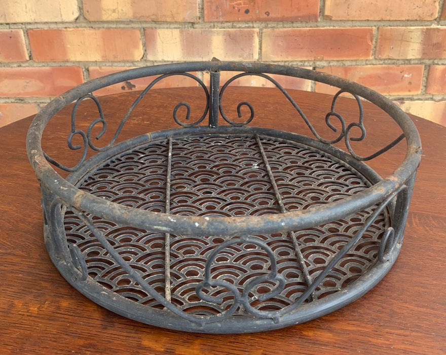 ROUND BLACK IRON BASKET