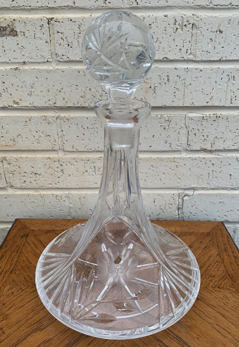 NICE CUT GLASS CRYSTAL ROUND DECANTER WITH STOPPER