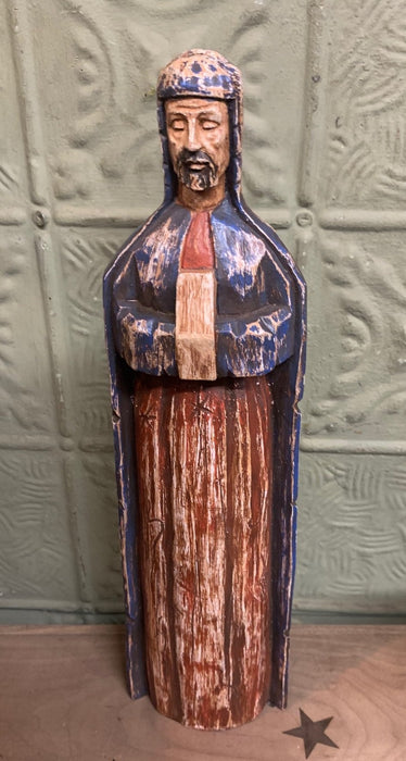 FAUX CARVED WOOD KNIGHTS TEMPLAR FIGURE