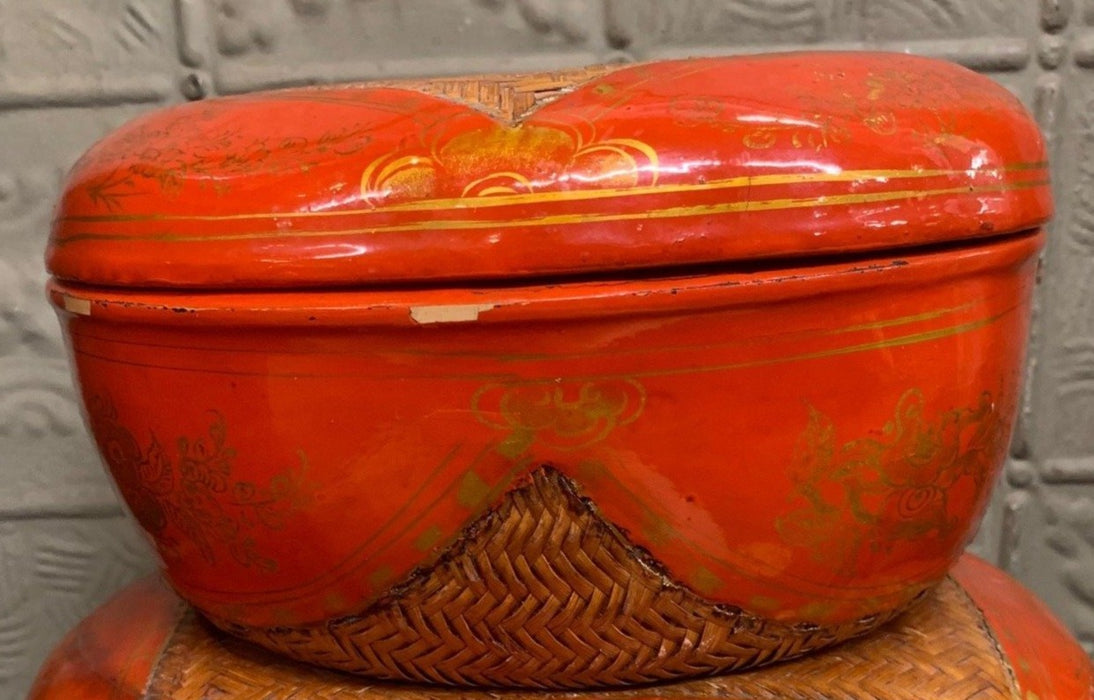 ANTIQUE ASIAN RED LACQUER ROUND BOX
