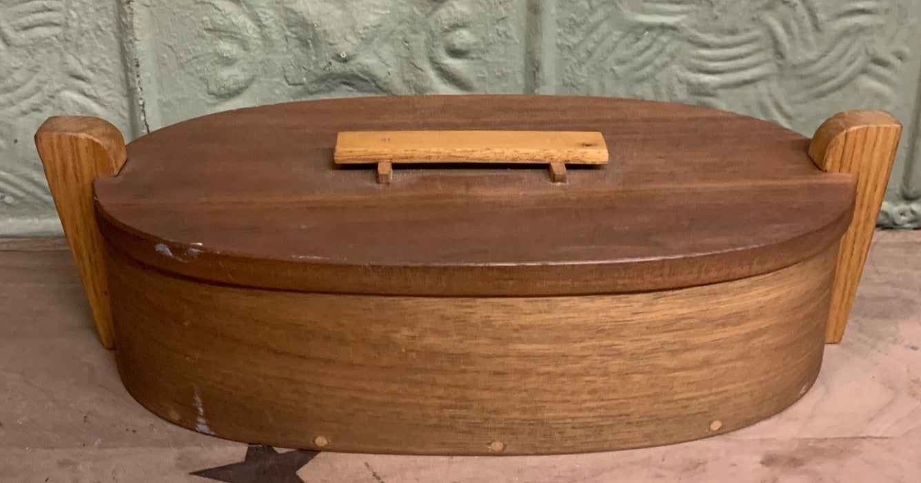 OVAL WOOD SHAKER STYLE BOX WITH LID