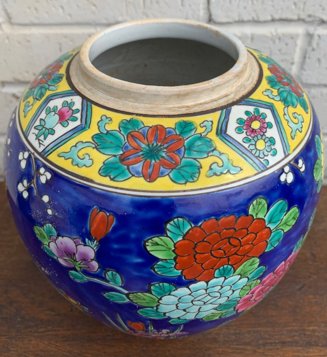 COBALT AND MULTICOLOR JAPANESE POTTERY VESSEL
