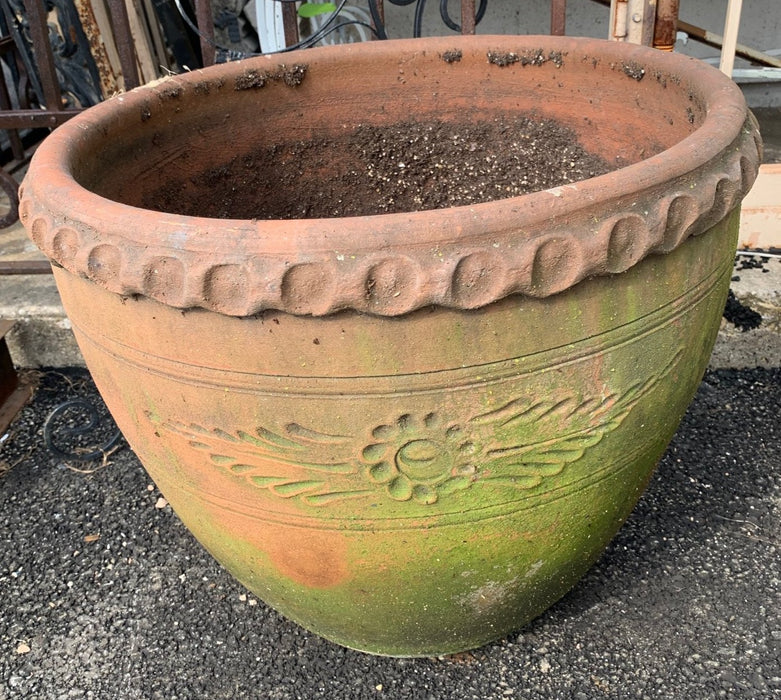 LARGE TERRACOTTA PLANTER - BIG CRACK