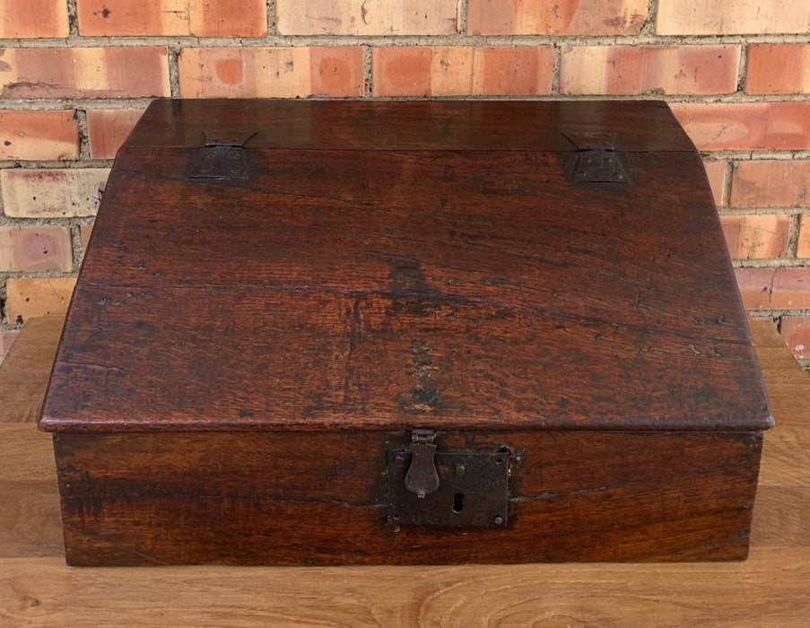17TH CENTURY SLANTED ENGLISH OAK BIBLE BOX