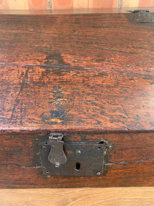 17TH CENTURY SLANTED ENGLISH OAK BIBLE BOX