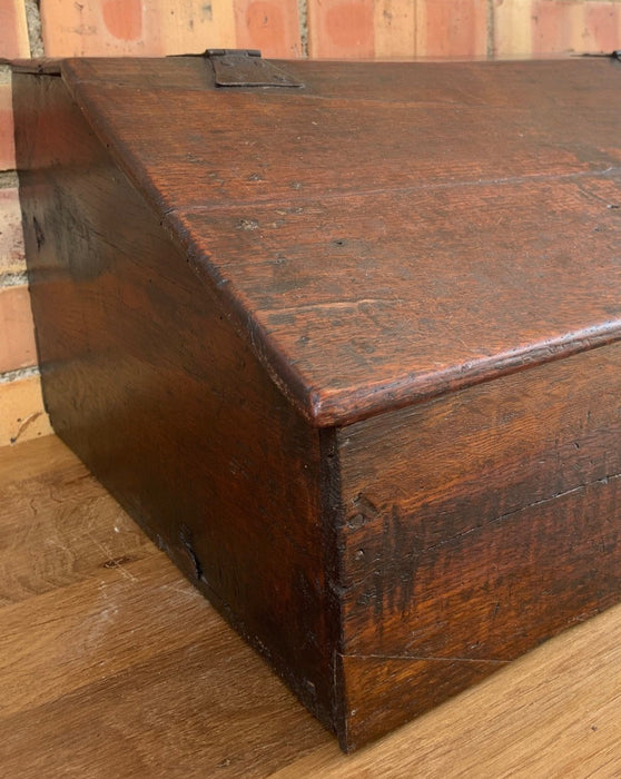 17TH CENTURY SLANTED ENGLISH OAK BIBLE BOX