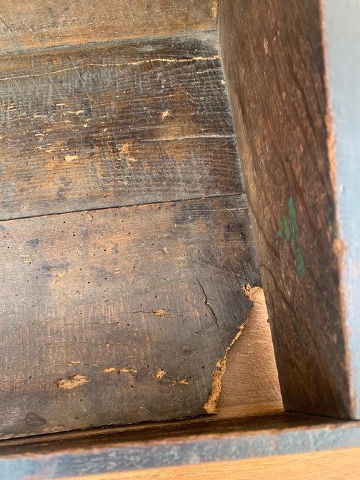 17TH CENTURY SLANTED ENGLISH OAK BIBLE BOX