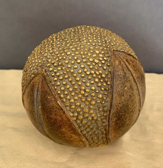 SMALL DECORATIVE ROUND SEED POD