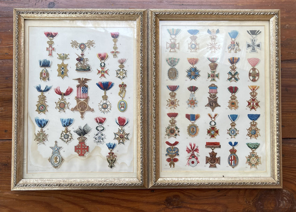 CHROMOLITHOGRAPH PAIR OF MILITARY EPAULETTES