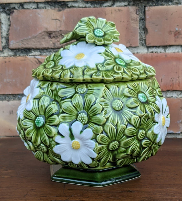 VINTAGE COVERED GREEN DAISY DISH