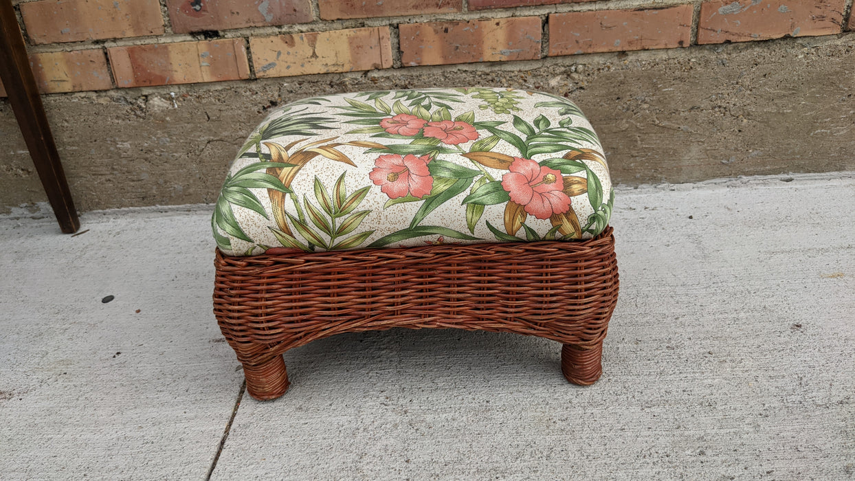 LITTLE WICKER STOOL