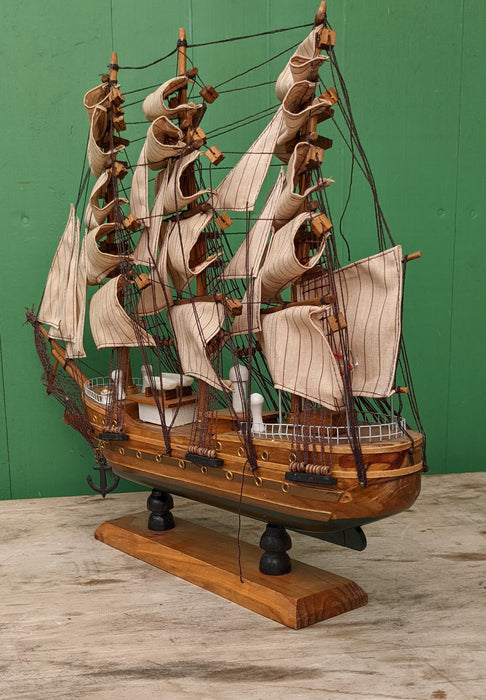 BOAT MODEL OF A SAILING SHIP - AS FOUND