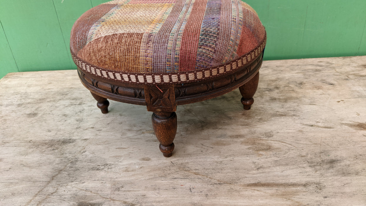 ROUND UPHOLSTERED FOOT STOOL